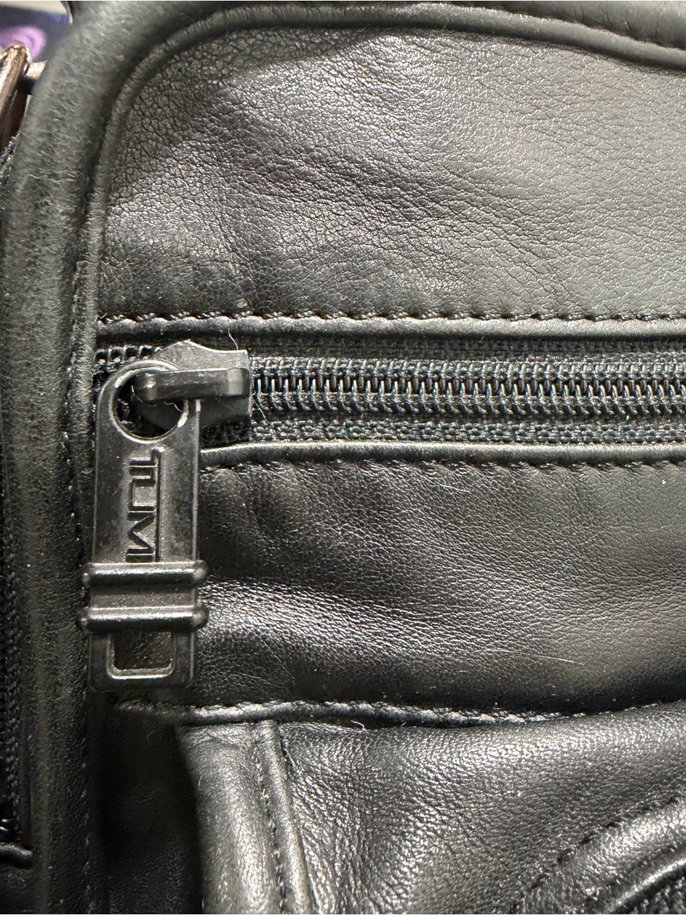 Classic Men’s Tumi Black Leather Messenger Crossbody